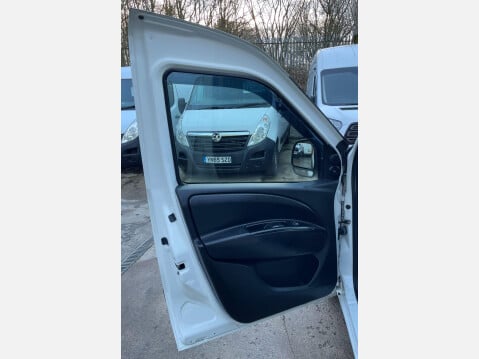 Vauxhall Combo 1.3 CDTi 2000 16v FWD L1 H1 3dr 29