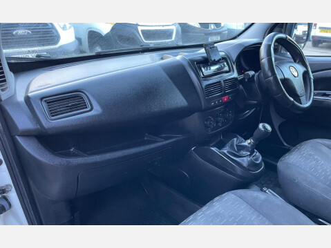 Vauxhall Combo 1.3 CDTi 2000 16v FWD L1 H1 3dr 31