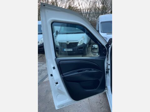 Vauxhall Combo 1.3 CDTi 2000 16v FWD L1 H1 3dr 29