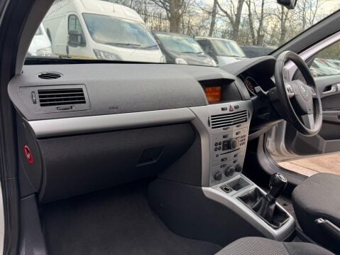 Vauxhall Astra 1.4i 16v Active 5dr 33