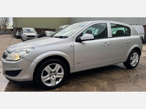 Vauxhall Astra 1.4i 16v Active 5dr 17