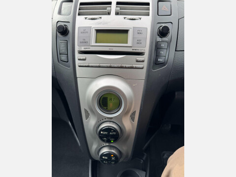 Toyota Yaris 1.3 VVT-i T Spirit 3dr 28