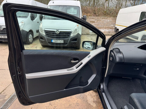 Toyota Yaris 1.3 VVT-i T Spirit 3dr 31