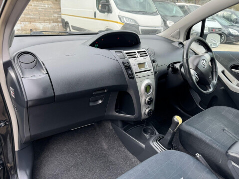 Toyota Yaris 1.3 VVT-i T Spirit 3dr 32