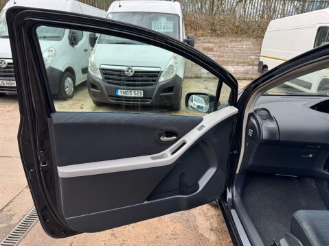 Toyota Yaris 1.3 VVT-i T Spirit 3dr 31