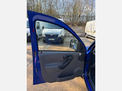 Vauxhall Combo 1.7 Di 2000 3dr 35