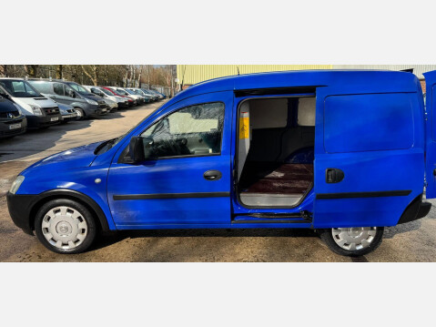 Vauxhall Combo 1.7 Di 2000 3dr 22