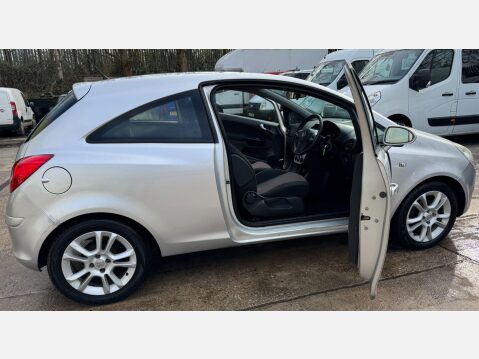 Vauxhall Corsa 1.2i 16v SXi 3dr 9