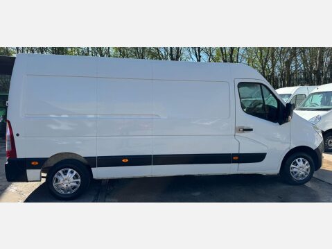 Renault Master 2.3 dCi 35 Business FWD LWB Medium Roof Euro 5 5dr 9