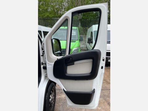 Peugeot Boxer 2.2 HDi 330 Professional L1 H1 Euro 5 5dr 21