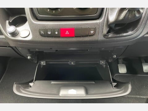 Peugeot Boxer 2.2 HDi 330 Professional L1 H1 Euro 5 5dr 33