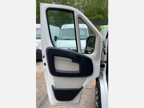 Peugeot Boxer 2.2 HDi 330 Professional L1 H1 Euro 5 5dr 35