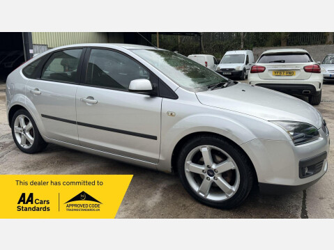 Ford Focus 1.6 Zetec 5dr 1