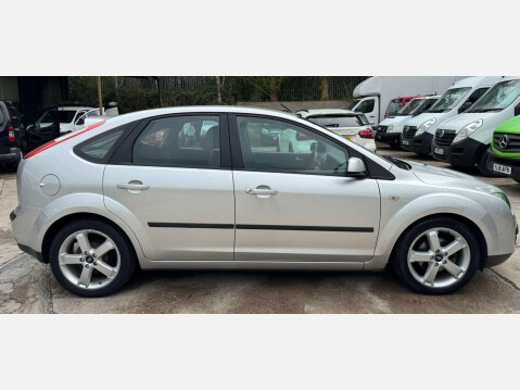 Ford Focus 1.6 Zetec 5dr 8
