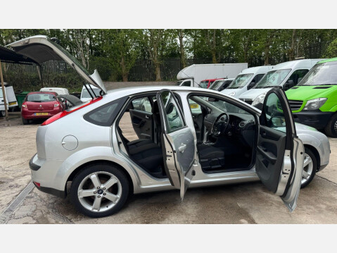 Ford Focus 1.6 Zetec 5dr 10