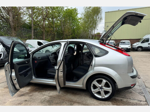 Ford Focus 1.6 Zetec 5dr 17