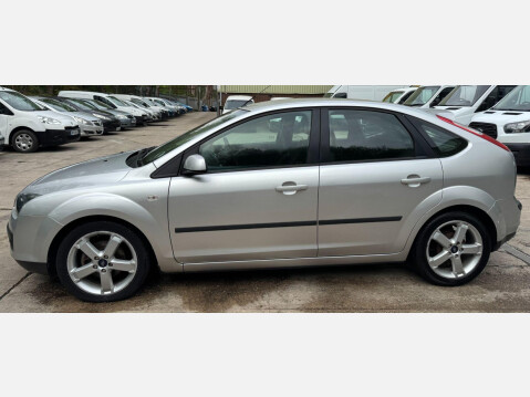 Ford Focus 1.6 Zetec 5dr 19