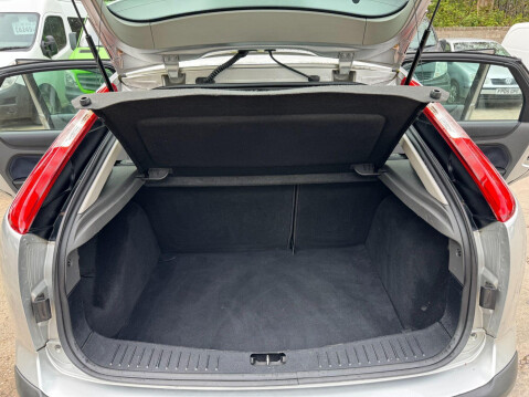 Ford Focus 1.6 Zetec 5dr 14