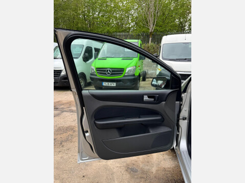 Ford Focus 1.6 Zetec 5dr 33
