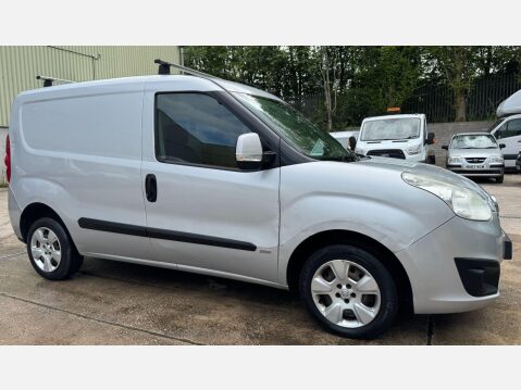 Vauxhall Combo 1.3 CDTi 2000 16v Sportive FWD L1 H1 3dr 5
