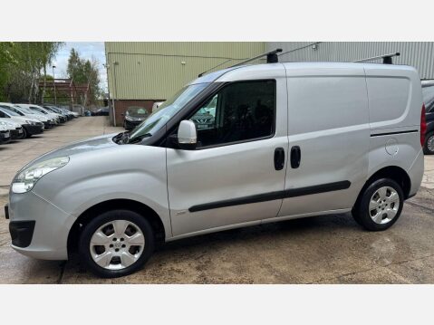 Vauxhall Combo 1.3 CDTi 2000 16v Sportive FWD L1 H1 3dr 23