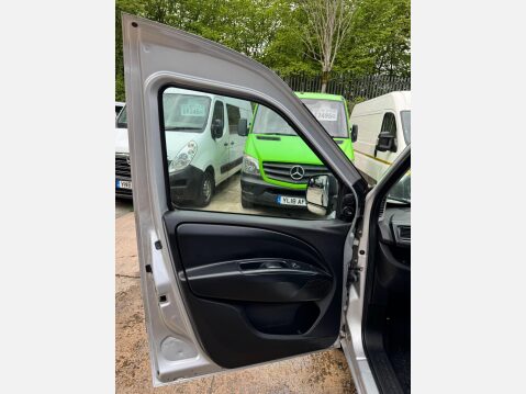 Vauxhall Combo 1.3 CDTi 2000 16v Sportive FWD L1 H1 3dr 33