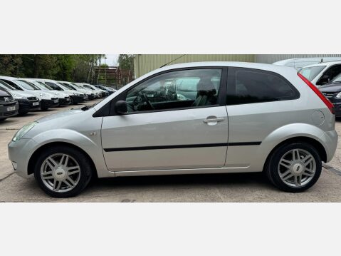 Ford Fiesta 1.4 Ghia 3dr 18