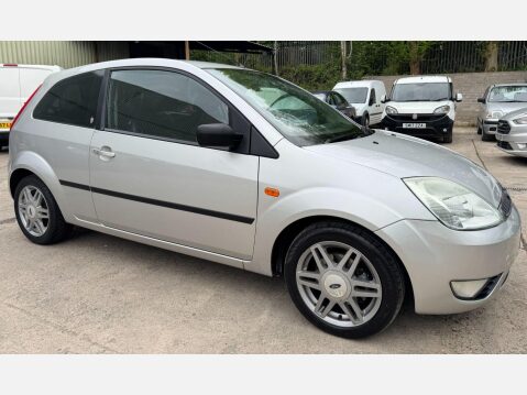 Ford Fiesta 1.4 Ghia 3dr 5
