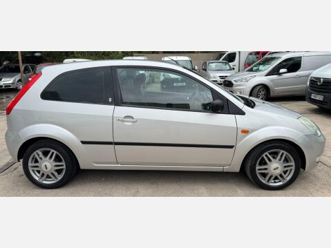 Ford Fiesta 1.4 Ghia 3dr 7