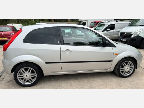 Ford Fiesta 1.4 Ghia 3dr 8