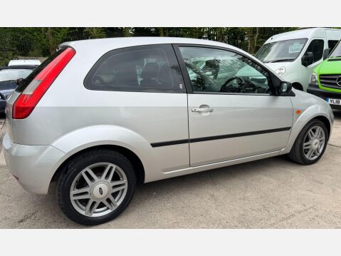 Ford Fiesta 1.4 Ghia 3dr 10