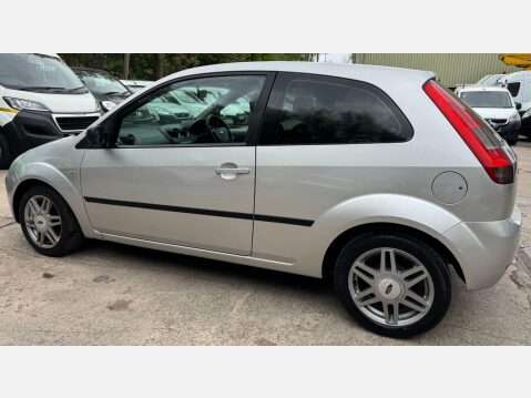 Ford Fiesta 1.4 Ghia 3dr 17