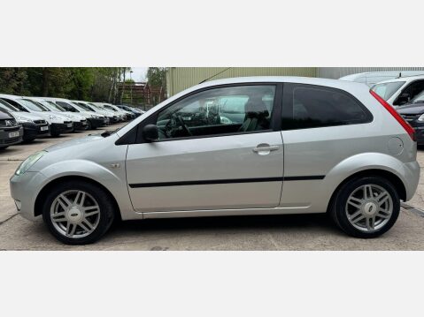 Ford Fiesta 1.4 Ghia 3dr 18