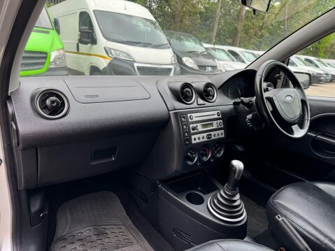 Ford Fiesta 1.4 Ghia 3dr 33