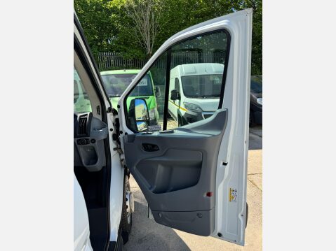 Ford Transit 2.2 TDCi 460 HDT Trend L4 H3 5dr (17 seats) 31