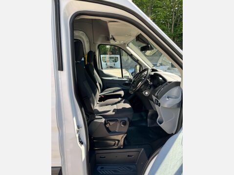 Ford Transit 2.2 TDCi 460 HDT Trend L4 H3 5dr (17 seats) 33