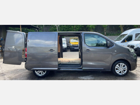 Peugeot Expert 2.0 BlueHDi 1400 Professional Plus Standard Panel Van MWB Euro 6 (s/s) 6dr 8
