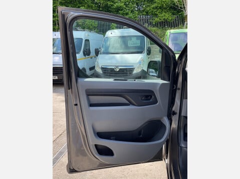 Peugeot Expert 2.0 BlueHDi 1400 Professional Plus Standard Panel Van MWB Euro 6 (s/s) 6dr 31