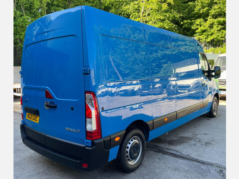 Renault Master 2.3 dCi ENERGY 35 Business FWD LWB Medium Roof Euro 6 (s/s) 4dr 9