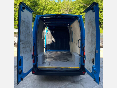 Renault Master 2.3 dCi ENERGY 35 Business FWD LWB Medium Roof Euro 6 (s/s) 4dr 11