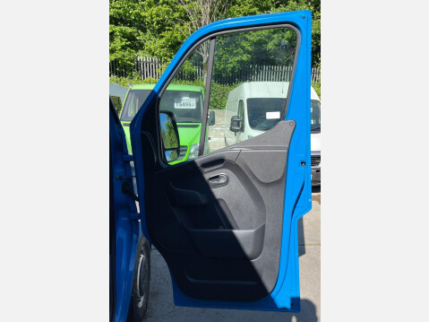 Renault Master 2.3 dCi ENERGY 35 Business FWD LWB Medium Roof Euro 6 (s/s) 4dr 21