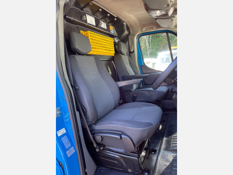 Renault Master 2.3 dCi ENERGY 35 Business FWD LWB Medium Roof Euro 6 (s/s) 4dr 24