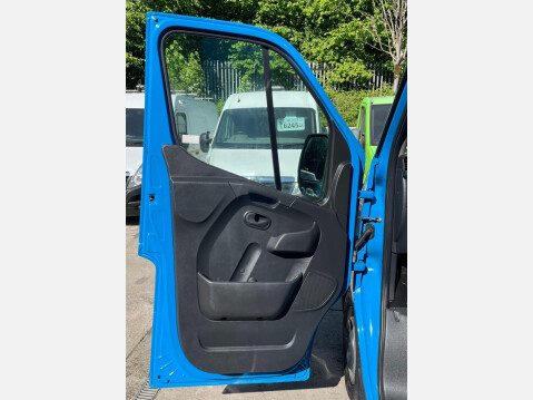 Renault Master 2.3 dCi ENERGY 35 Business FWD LWB Medium Roof Euro 6 (s/s) 4dr 35