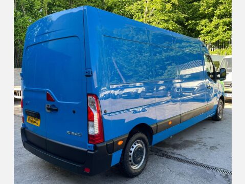 Renault Master 2.3 dCi ENERGY 35 Business FWD LWB Medium Roof Euro 6 (s/s) 4dr 9
