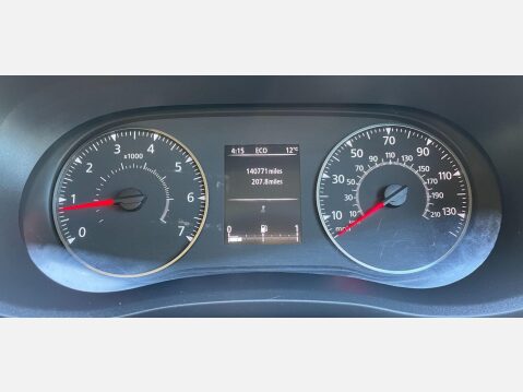 Renault Master 2.3 dCi ENERGY 35 Business FWD LWB Medium Roof Euro 6 (s/s) 4dr 27