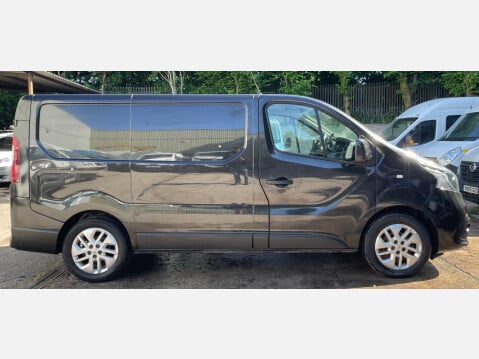 Renault Trafic 1.6 dCi 27 Sport Nav SWB Standard Roof Euro 6 5dr 7