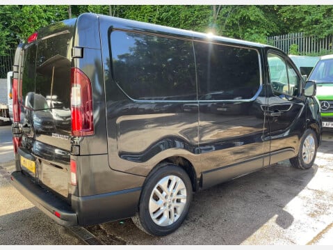 Renault Trafic 1.6 dCi 27 Sport Nav SWB Standard Roof Euro 6 5dr 9