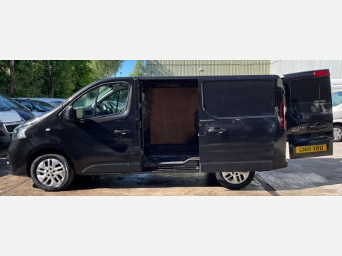 Renault Trafic 1.6 dCi 27 Sport Nav SWB Standard Roof Euro 6 5dr 16