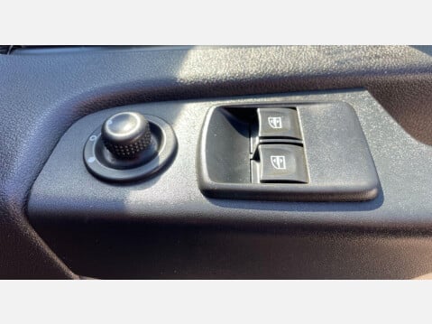 Renault Trafic 1.6 dCi 27 Sport Nav SWB Standard Roof Euro 6 5dr 22