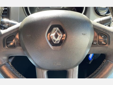 Renault Trafic 1.6 dCi 27 Sport Nav SWB Standard Roof Euro 6 5dr 28